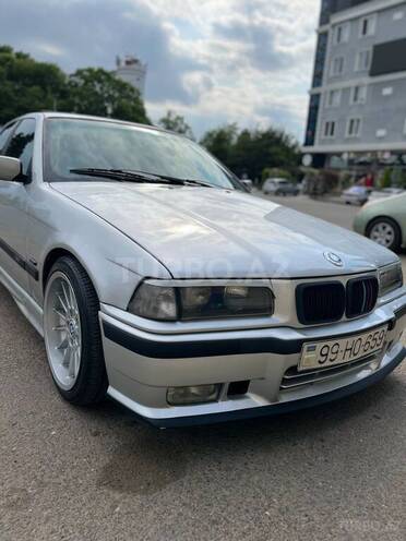 BMW 320-7