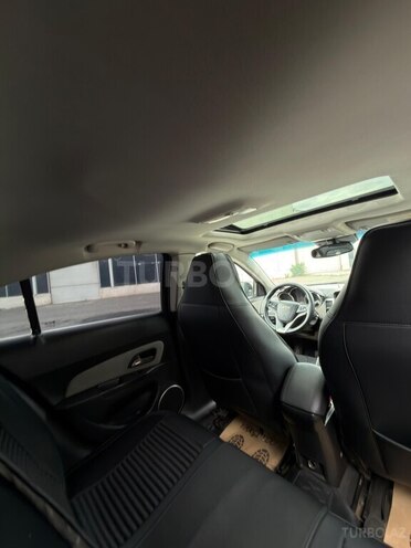Chevrolet Cruze-12