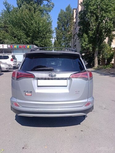 Toyota RAV4-4