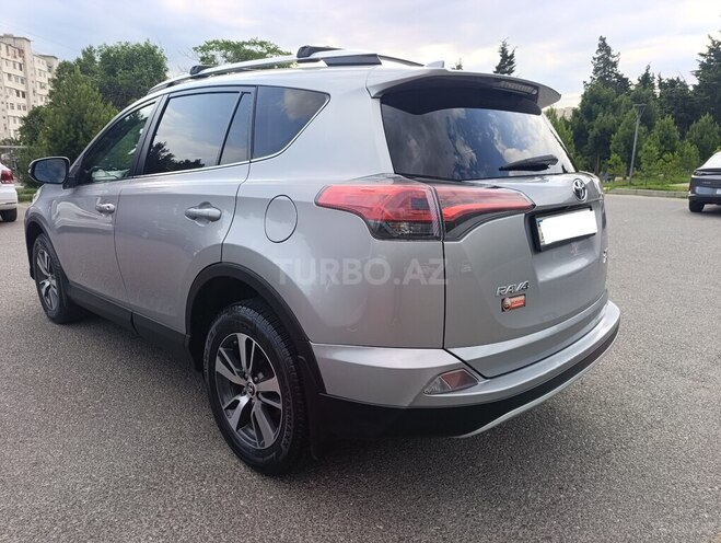 Toyota RAV4-8