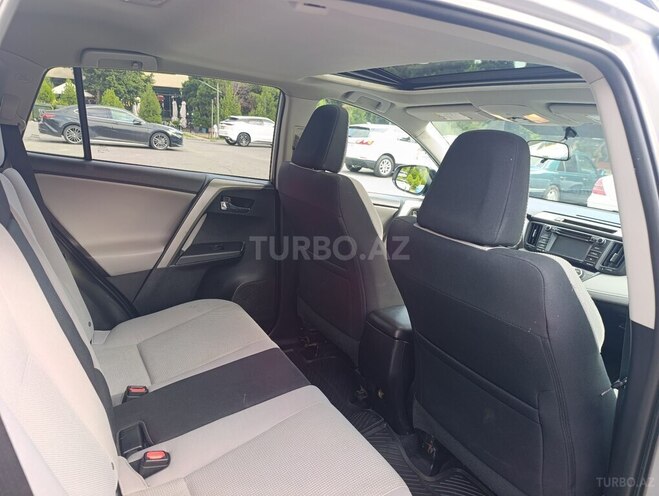 Toyota RAV4-14