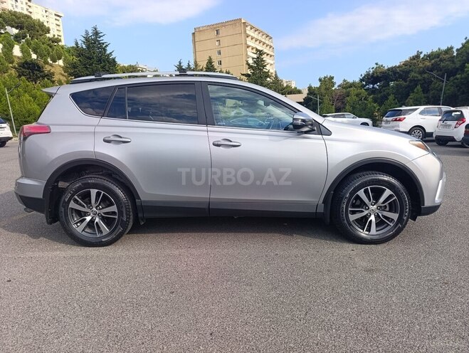 Toyota RAV4-17