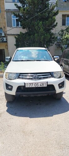 Mitsubishi L200-1