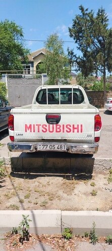 Mitsubishi L200-2