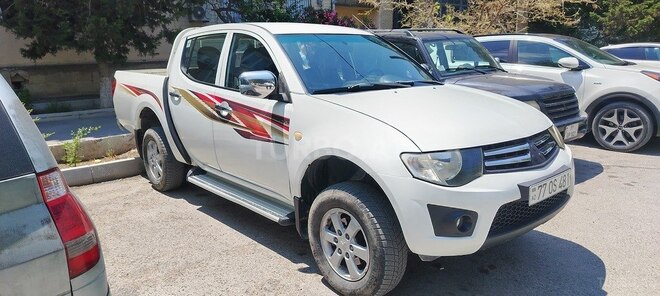 Mitsubishi L200-4