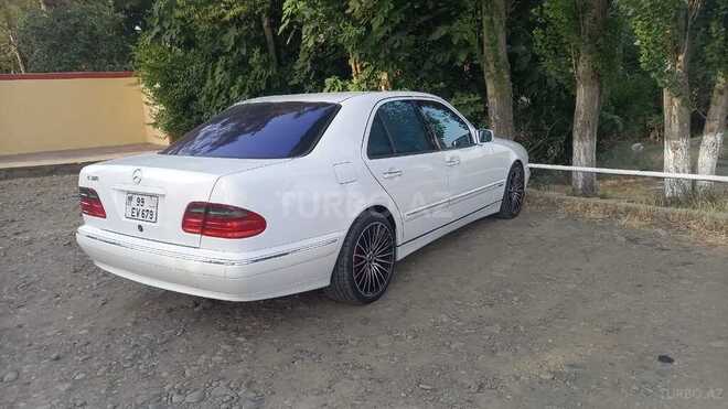 Mercedes E 320-13