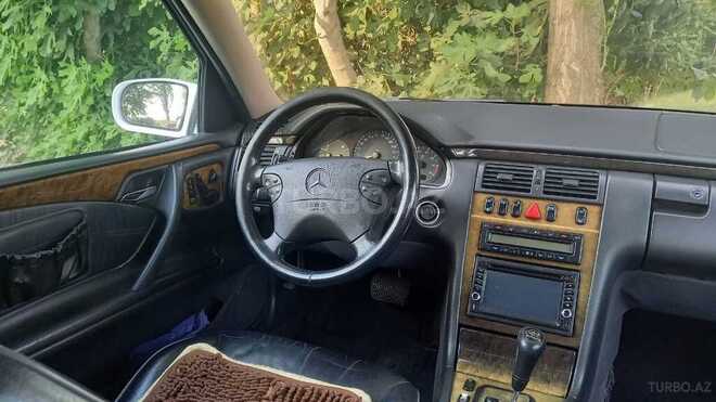 Mercedes E 320-8