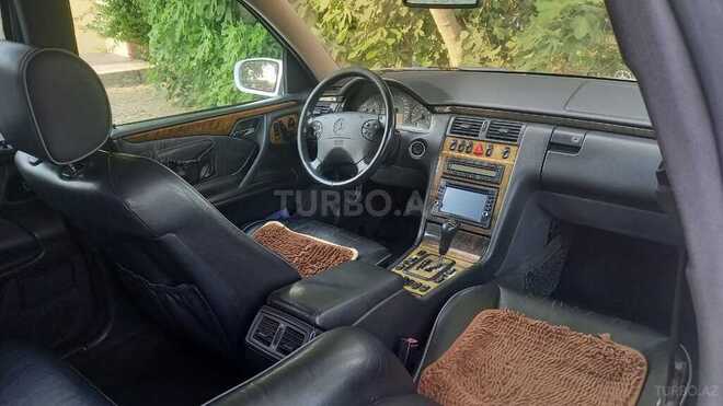 Mercedes E 320-10
