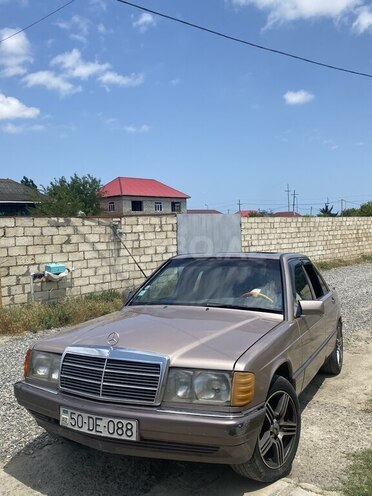 Mercedes 190-1