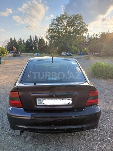 Opel Vectra-4