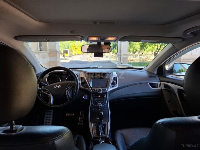Hyundai Elantra-2