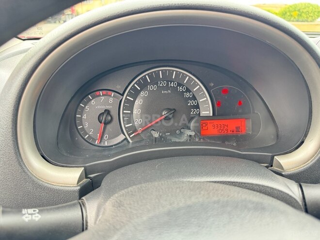Nissan Micra-10