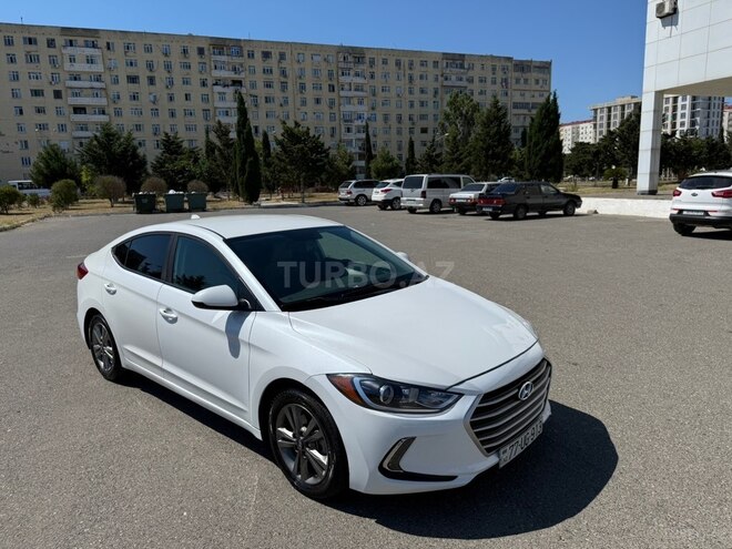 Hyundai Elantra-3