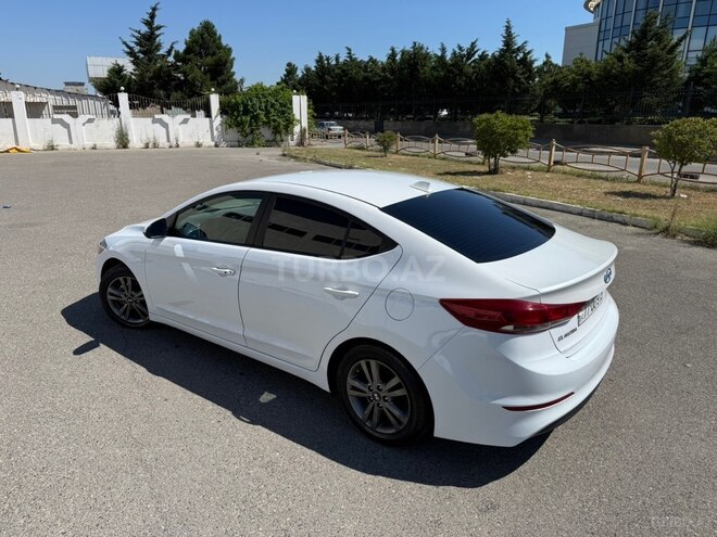 Hyundai Elantra-11