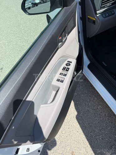 Hyundai Elantra-15