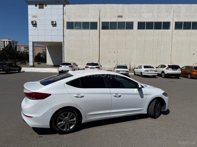 Hyundai Elantra-9