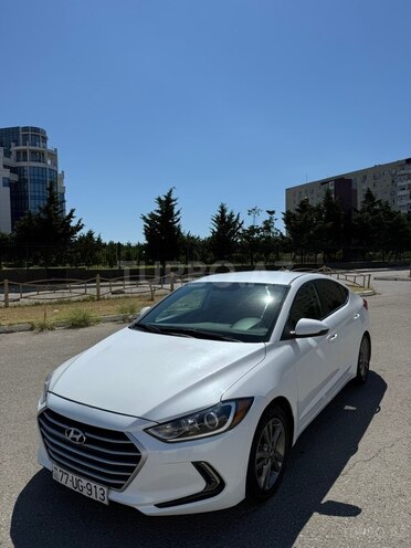 Hyundai Elantra-12