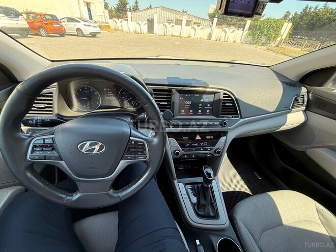 Hyundai Elantra-18