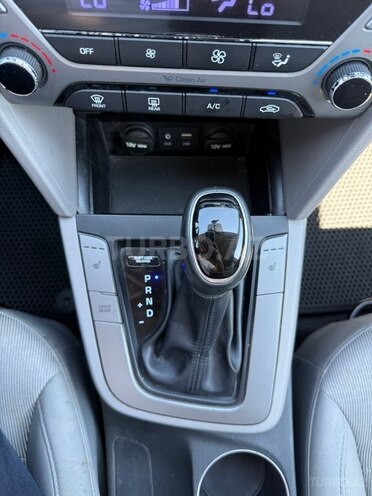 Hyundai Elantra-17