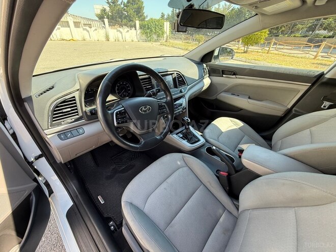Hyundai Elantra-14