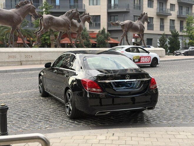 Mercedes C 300 4MATIC-6