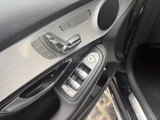 Mercedes C 300 4MATIC-11