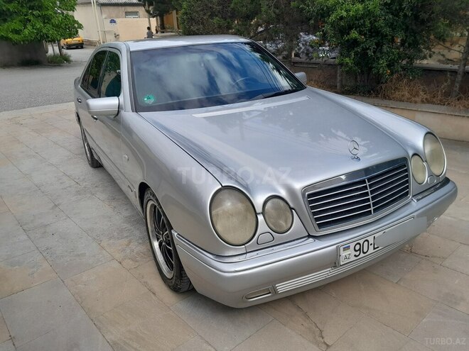 Mercedes E 220-2