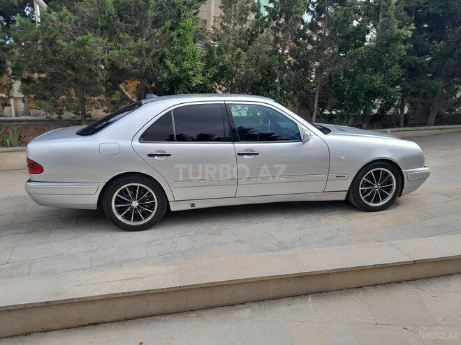 Mercedes E 220-9