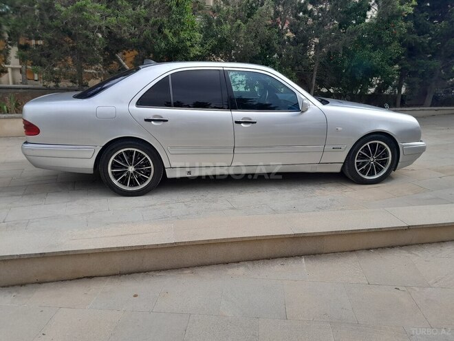 Mercedes E 220-10