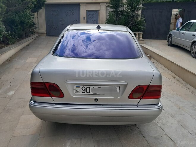 Mercedes E 220-13