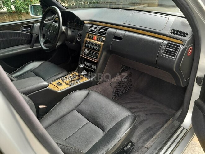 Mercedes E 220-16