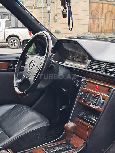 Mercedes E 200-13