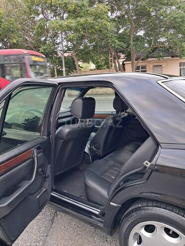 Mercedes E 200-11