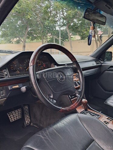 Mercedes E 200-10