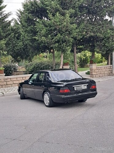 Mercedes E 200-8