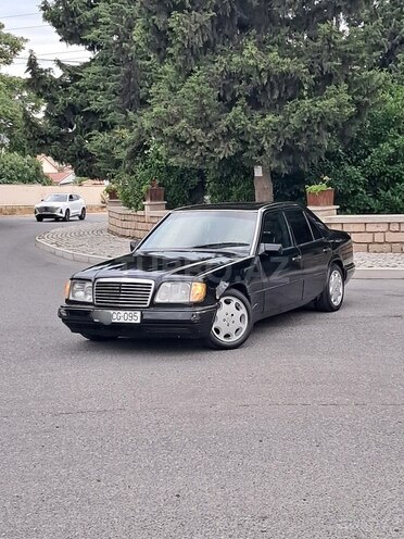 Mercedes E 200-1