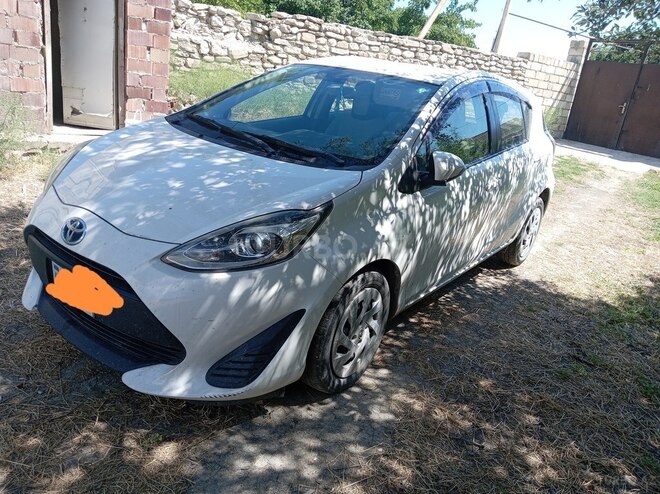 Toyota Aqua-4