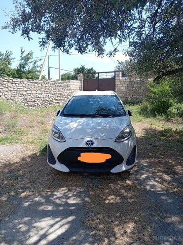 Toyota Aqua-1