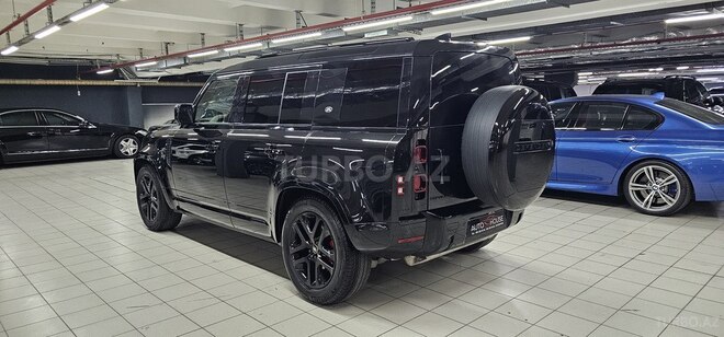 Land Rover Defender-7