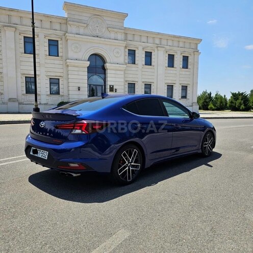 Hyundai Elantra-16