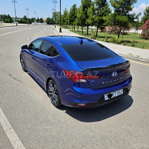 Hyundai Elantra-11