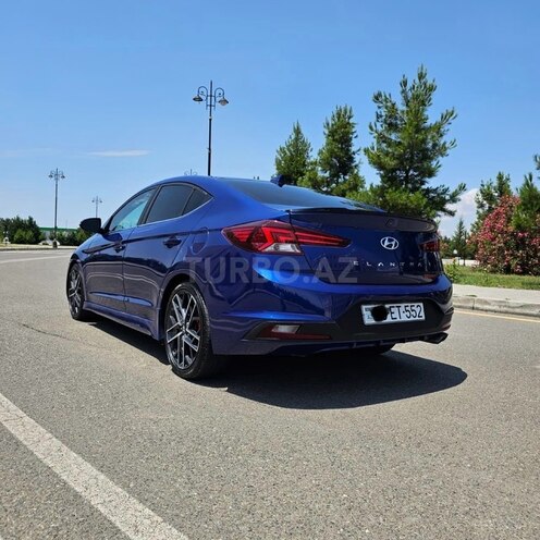 Hyundai Elantra-12
