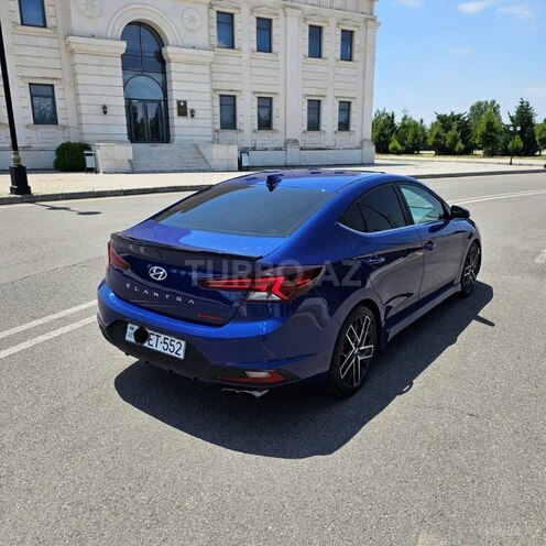 Hyundai Elantra-13