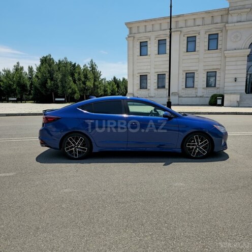 Hyundai Elantra-17