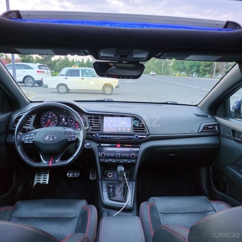 Hyundai Elantra-21