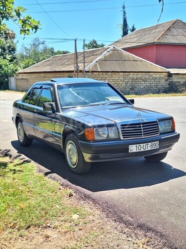 Mercedes 190-1