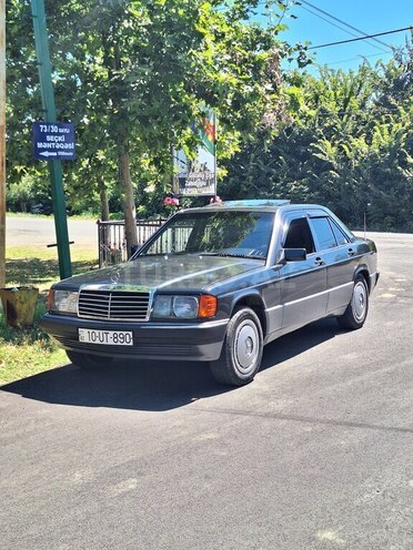 Mercedes 190-4