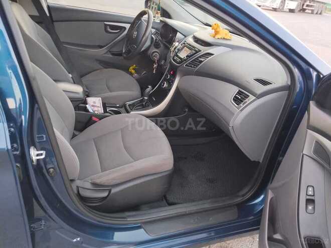 Hyundai Elantra-6