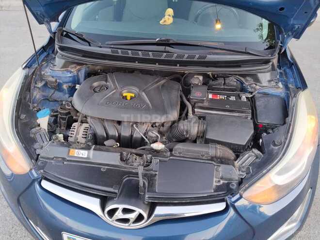 Hyundai Elantra-8