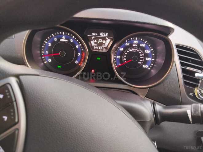 Hyundai Elantra-9